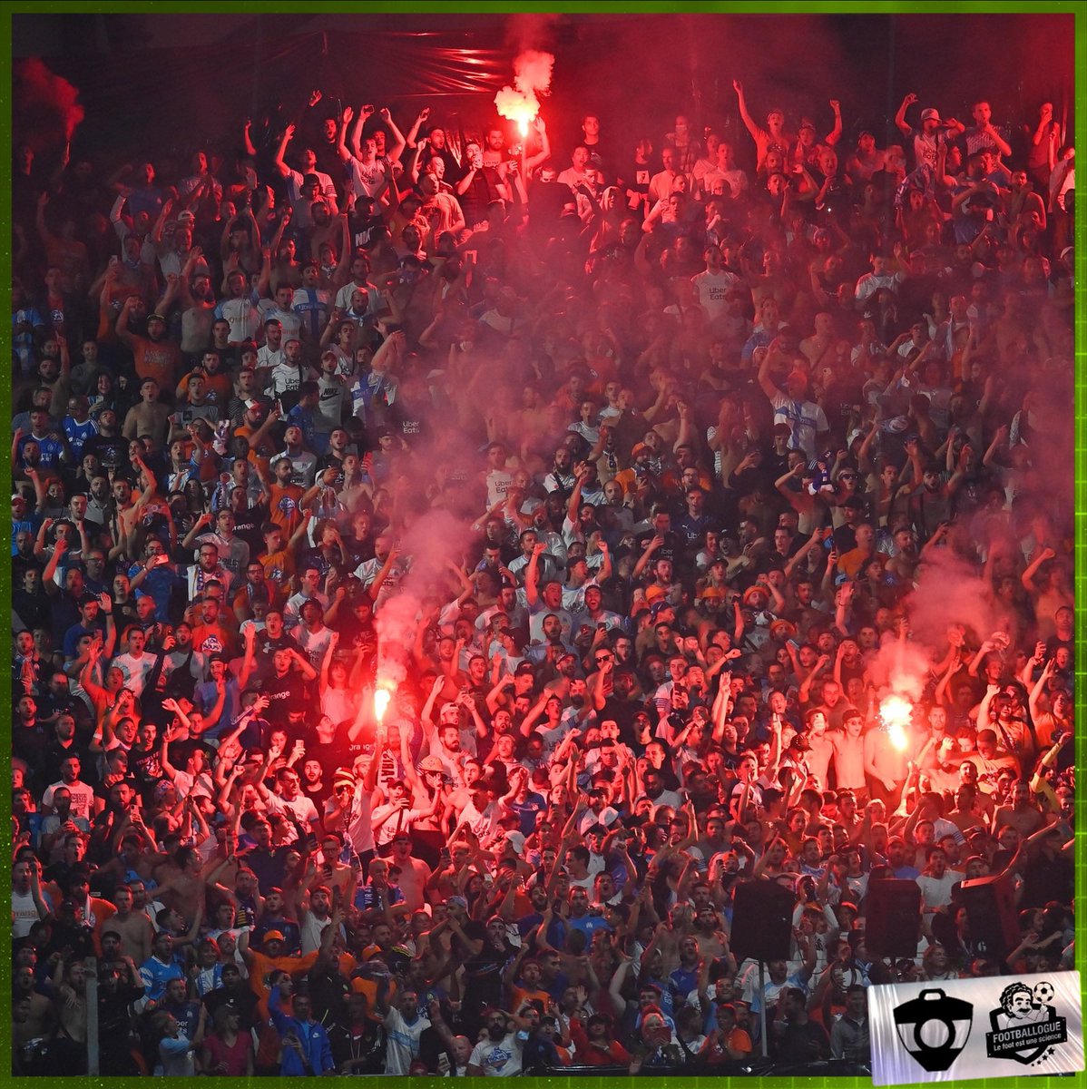 Footballogue's tweet photo. [#L1🇫🇷] Notons la très belle ambiance ce soir 🔥

Actuellement, les supporters de Lens et Marseille chantent « Aux Armes » ensemble 👏 https://t.co/OGpvJrT41s