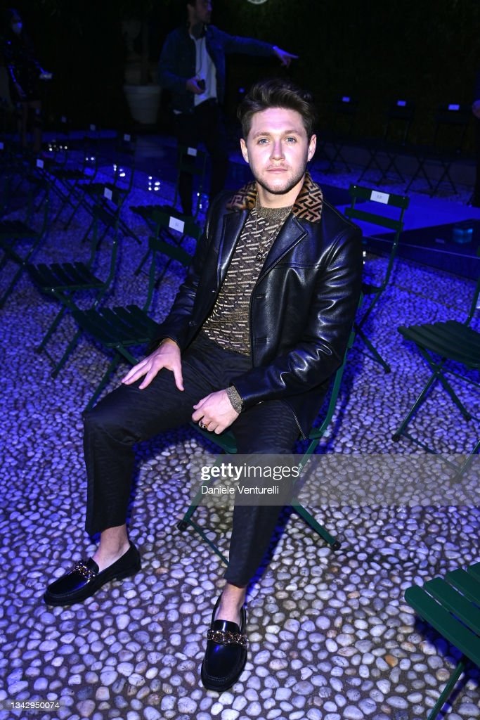 NiallPromoSpain's tweet photo. 📸|| @NiallOfficial en el evento de Versace x Fendi esta noche en Milán! (2) https://t.co/uZknqNU84s