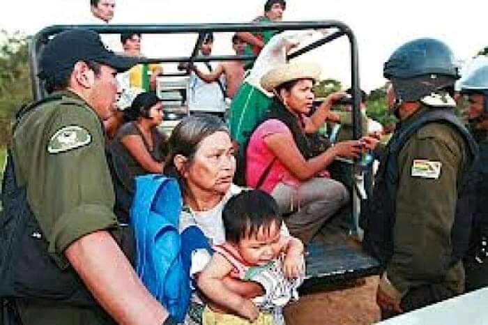 VillcaTerrazas's tweet photo. Libertários 
#BoliviaEnDictadura Comunismo:
El 21 de Septiembre del 2011 y Evo Morales junto a Sacha Llorenti ordenaron MASACRAR a los indígenas en Chaparina, la marcha en defensa del Tipnis iba en forma pacífica a la ciudad de LaPaz  10 años pasaron  no hay justicia. https://t.co/1mVDcZowtD