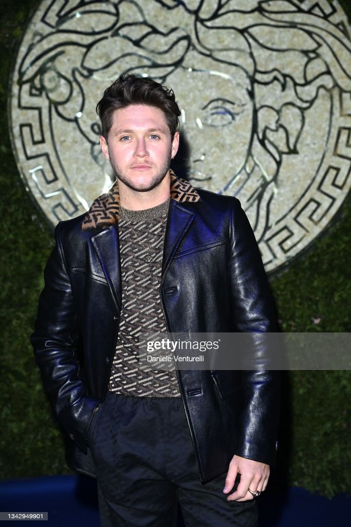 NiallPromoSpain's tweet photo. 📸|| @NiallOfficial en el evento de Versace x Fendi esta noche en Milán! (3) https://t.co/xQC19tKs36