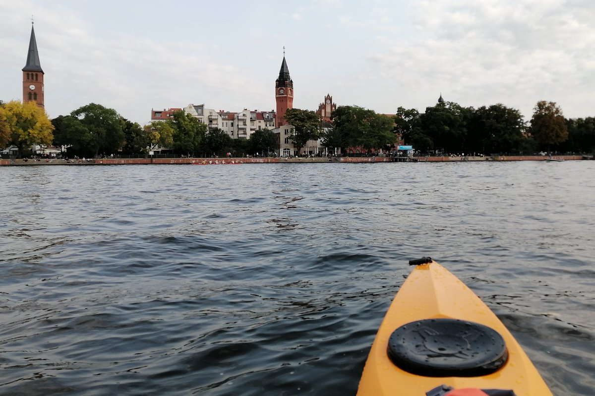kdoteu's tweet photo. Heute nach erledigter Wahl noch eine kleine Runde in #Köpenick gedreht. In der Alte Spree Köpenick kann man sich gut von der turbulenten #Spree erholen.

#Kajak #sunnyday https://t.co/wYeaRCriqv