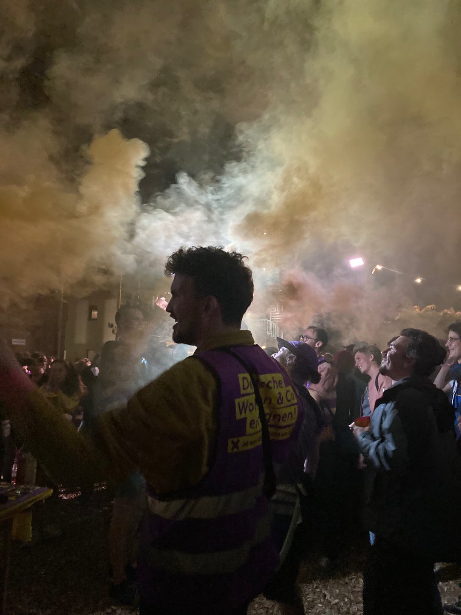 RubyJLL's tweet photo. NEW: berlin campaigners @dwenteignen set to win a radical housing referendum to take flats off mega landlords who own more than 3000 properties in the city https://t.co/OUr7TddUSY