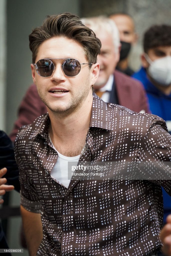 NiallPromoSpain's tweet photo. 📸|| Más fotos en HQ de @NiallOfficial en el desfile de Emporio Armani hace unos días en Milán (3) https://t.co/z0FXlmaJga
