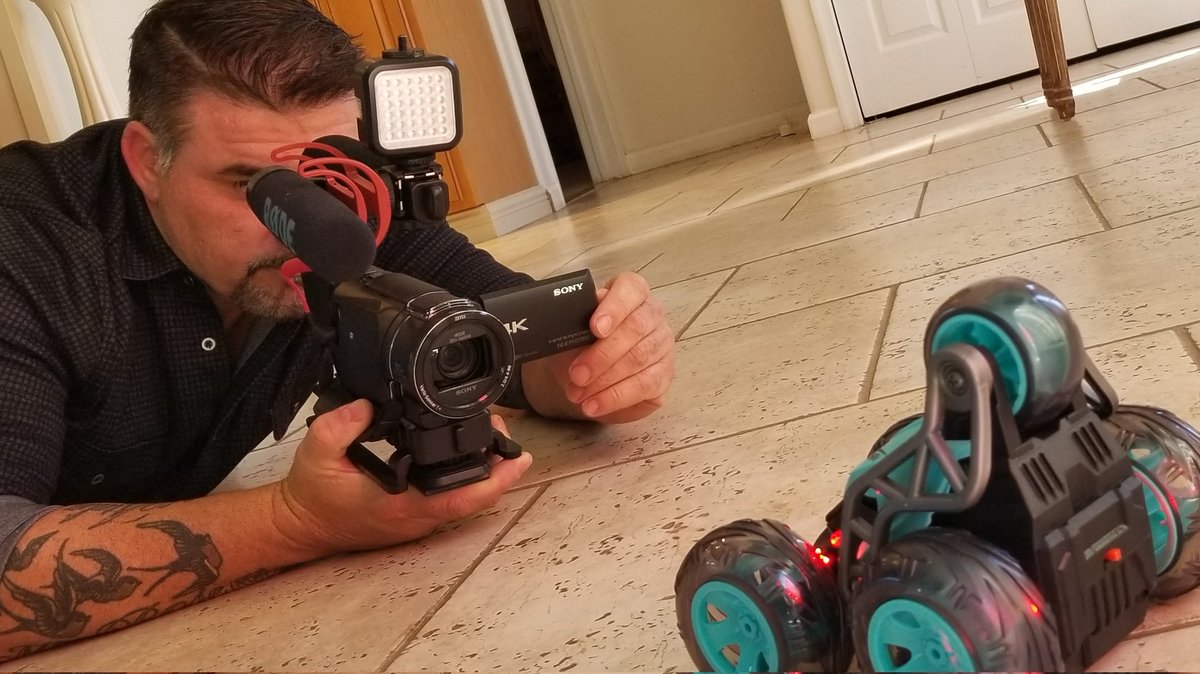 FornataroTony's tweet photo. Busy Sunday!💪 Shooting a few B-roll videos for QVC &amp; HSN! Airing this upcoming holiday gift season.🎥🎁
#HSN2021 
#QVC2021
#MediaHubTony
#FlipoGifts
#hardworkpaysoff 
#BlessedToBeBusy https://t.co/fEREm6w7J5