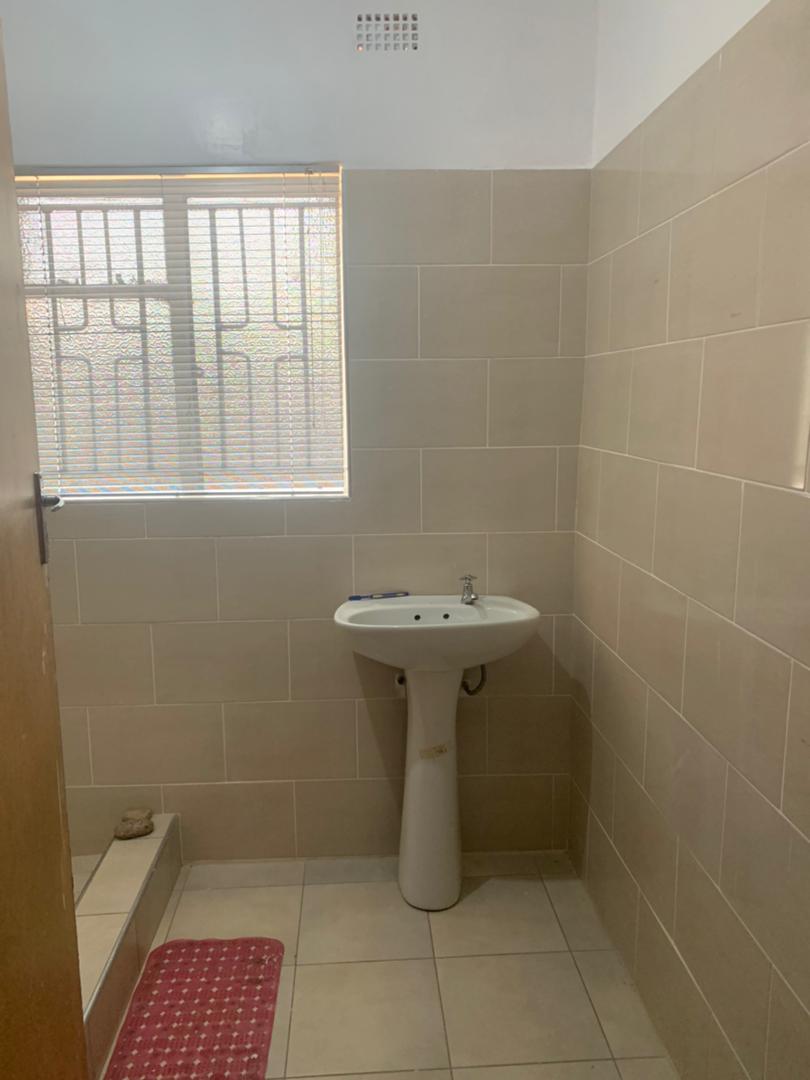 ndi_calvin's tweet photo. Accomodation For CUT students(Female). Holla at me 0782678132/0719678132. https://t.co/geOsKCWpzx