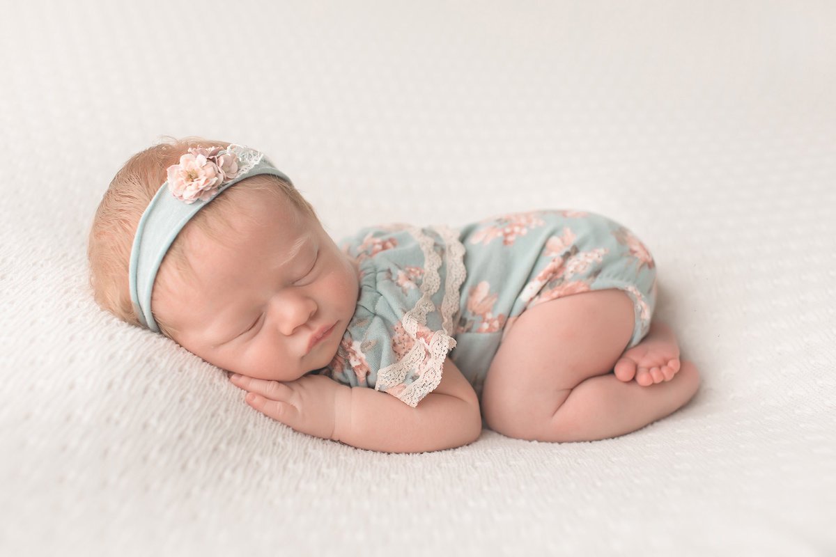 Sissy’s new baby is so cute… I just wanna snuggle her all the time!