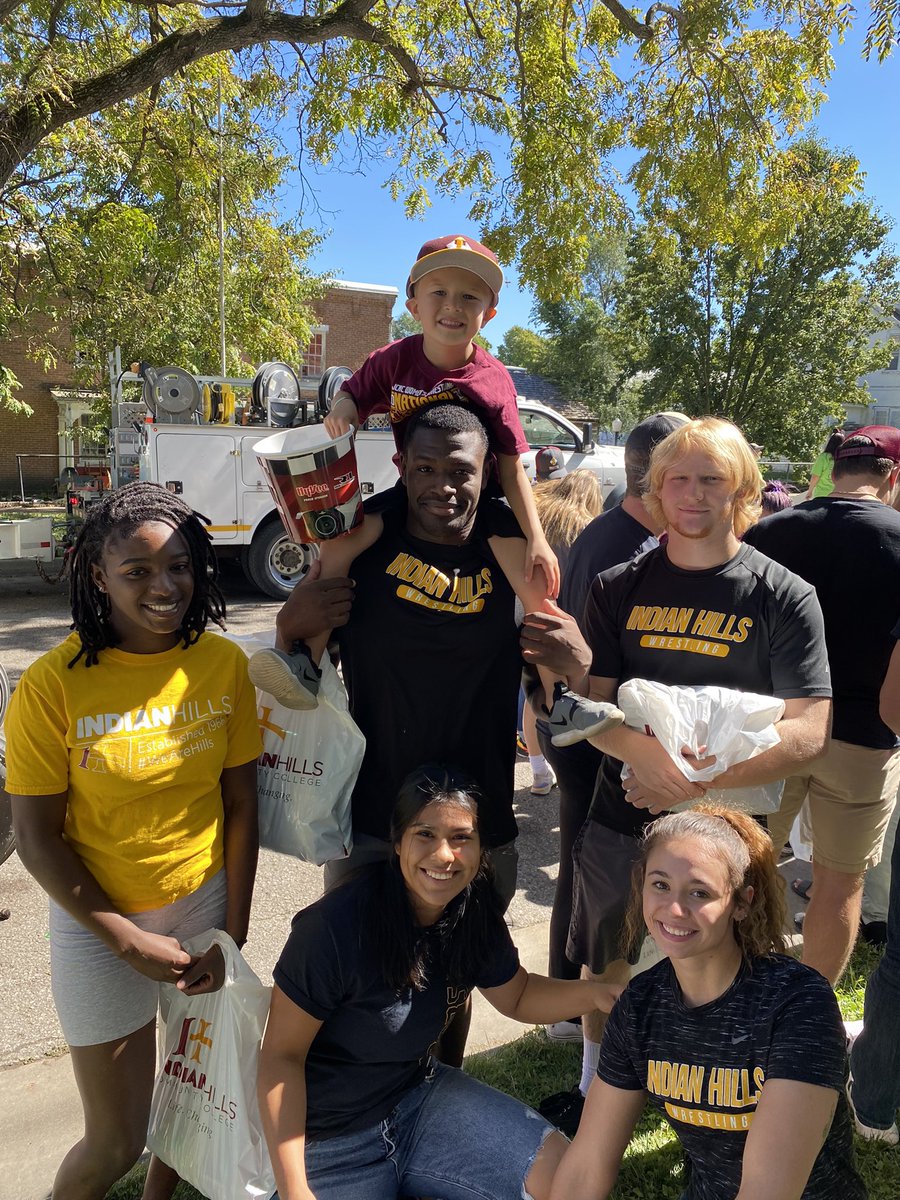 IHCCWrestling's tweet image. 🥞🥞🥞 Centerville Pancake Day Parade!! #WeAreHills #ParadeFun