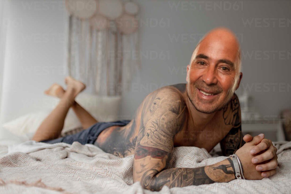 Jorge sympa au lit. Allez bonne nuit
