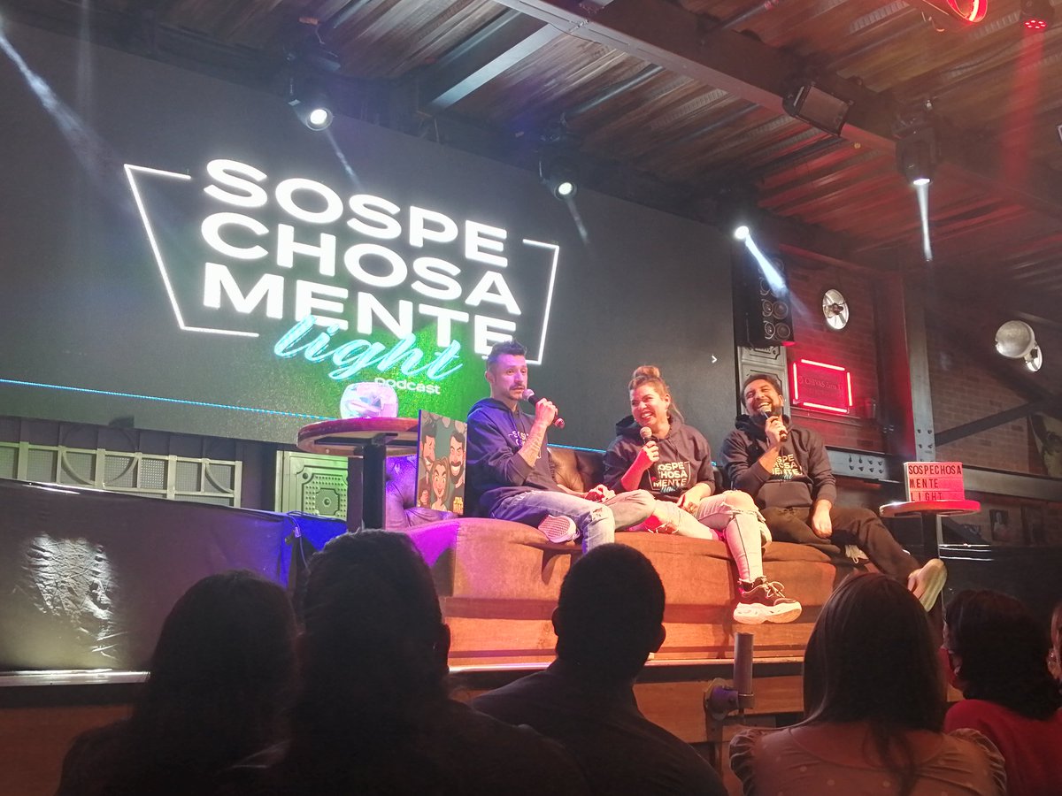 Aneitasp's tweet photo. @lisspereira @santorendon @TatoCepeda yo quiero ese buzo!!! https://t.co/iLDYKVj9h7