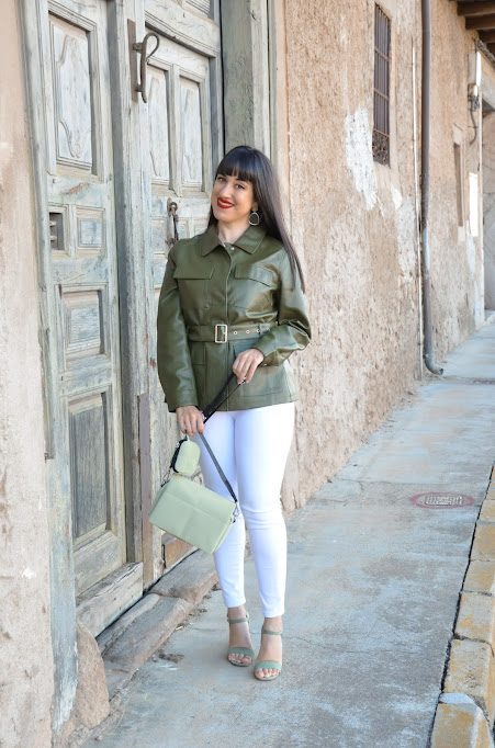 Raquelmarcos244's tweet photo. Cazadora de la colección premium de @SHEIN_official  el color oliva 🫒 es precioso y me encanta para el otoño 🍂.

https://t.co/7ATcJkqEfj Ref: 2902107

15% de descuento con mi código 𝐅𝐖𝐗𝟏𝟎𝟑𝟎  🛍

#SHEINX #SHEINFW21 #SHEINXrocktherunway
#leather #leatherjacket https://t.co/pLZLUQZXUI
