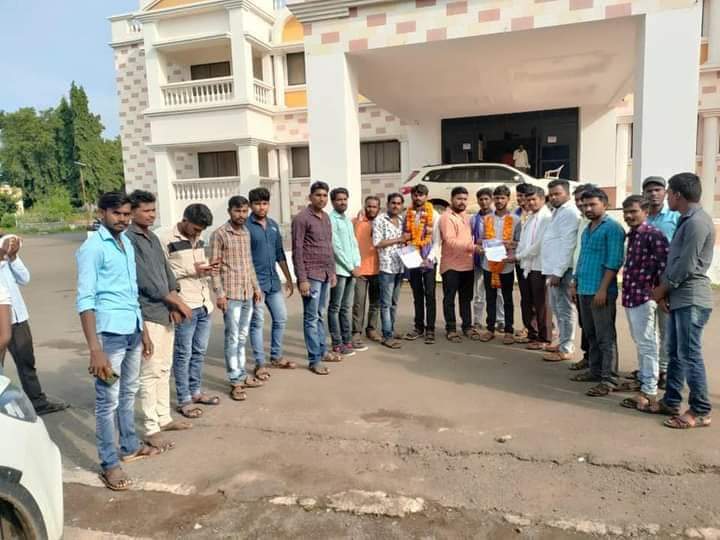 deepakkedardk's tweet photo. हिंगोली जिल्ह्यात ऑल इंडिया पँथर सेनेत प्रवेश सुरू आहेत. आज विक्की भालेराव, राहुल पुंडगे यांच्या नेतृत्वात कार्यकर्त्यांनी प्रवेश केला!
सर्वांचे संघटनेत स्वागत आहे!
#JoinAIPS 
#JoinPSF https://t.co/tP6QKF9PD6