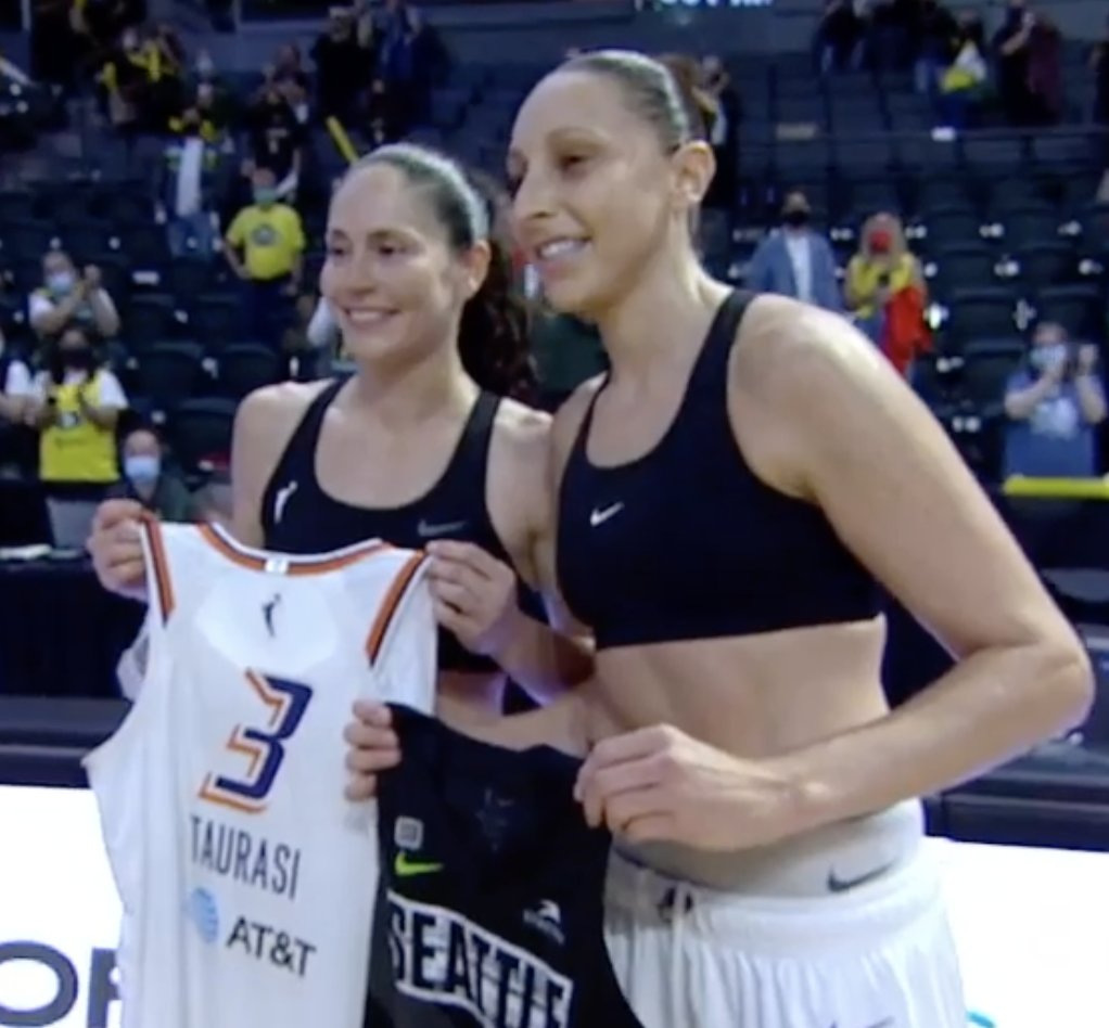 BleacherReport's tweet photo. Diana Taurasi and Sue Bird exchange jerseys after what could be their last time playing against each other 

Legends 🙏 https://t.co/DsK5Rjc7Tb