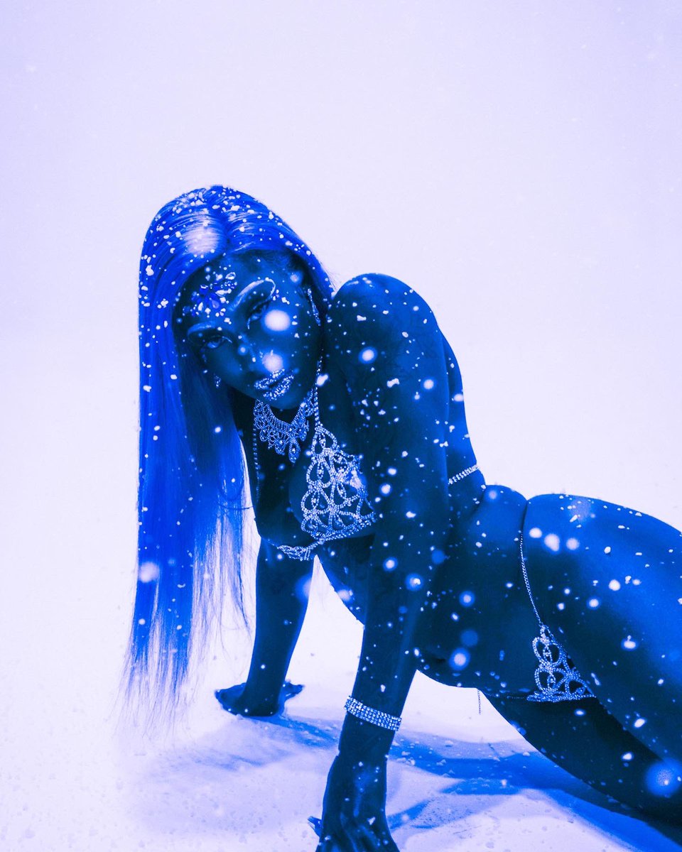 OSAMARS's tweet photo. Maybe it does snow in Houston https://t.co/R4LMCM7LM0