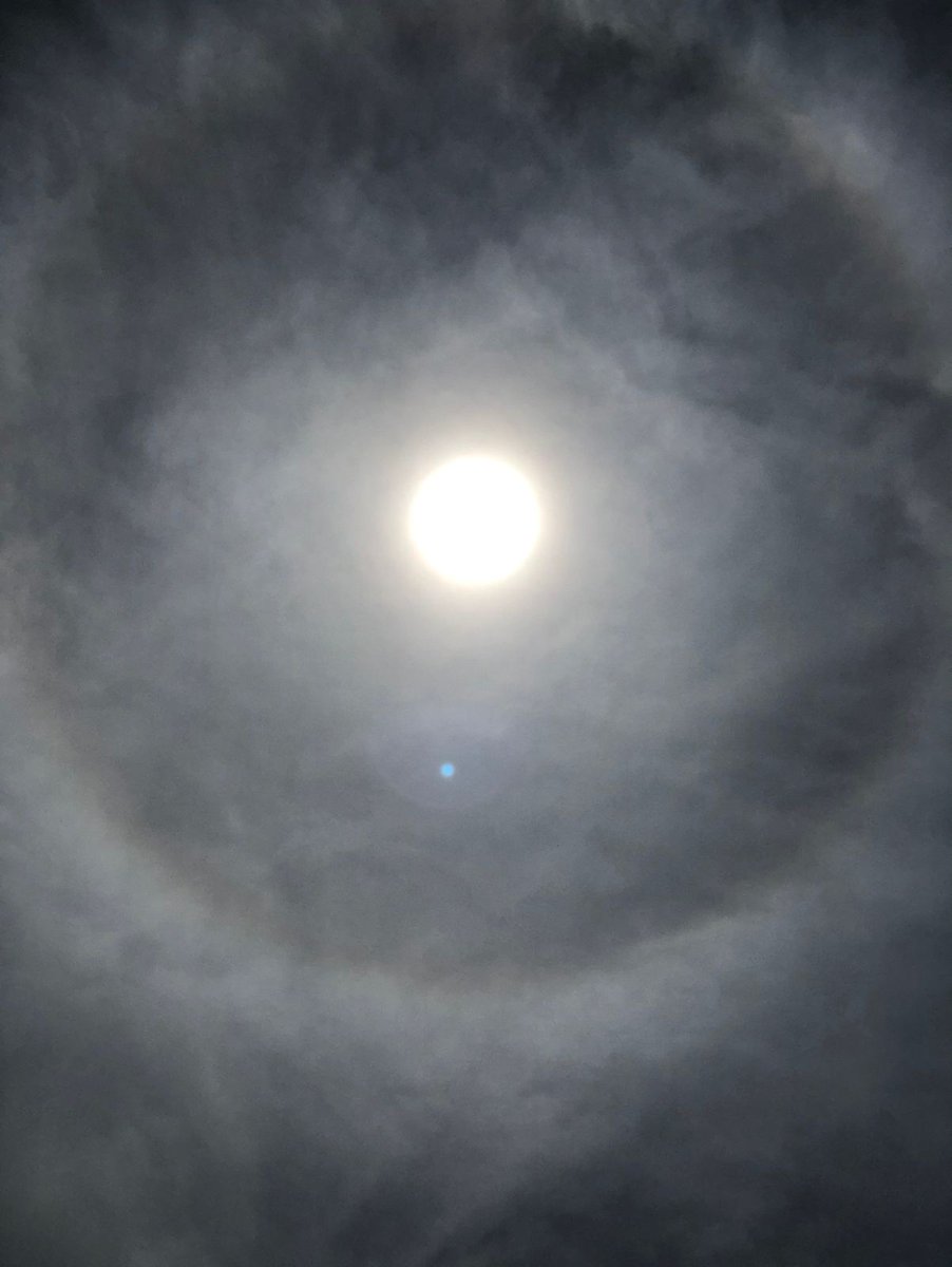 conagua_clima's tweet photo. Esta tarde, se observó un #HaloSolar en la capital de #Querétaro🌻 https://t.co/CNGMp6oAta
