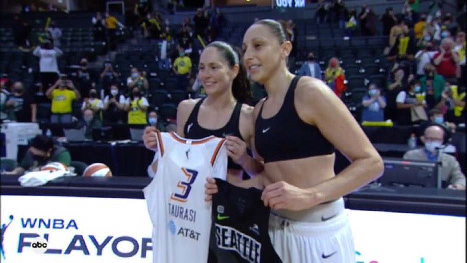ComplexSports's tweet photo. Basketball legends. 

If this is the end for Sue Bird, salute to an icon! #WNBA https://t.co/XXlCZNZRDa