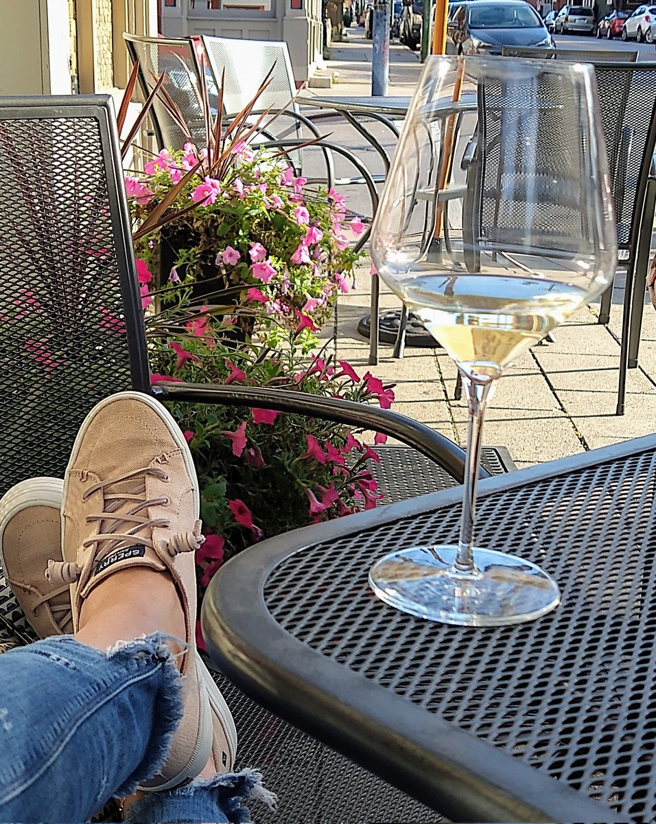 VLYBALGIRL's tweet photo. Absolutely gorgeous day in the sunshine enjoying Cincinnati wins & wine #SundayFunday #Mainstrasse #pinotgrigio https://t.co/E70YT3lJGs
