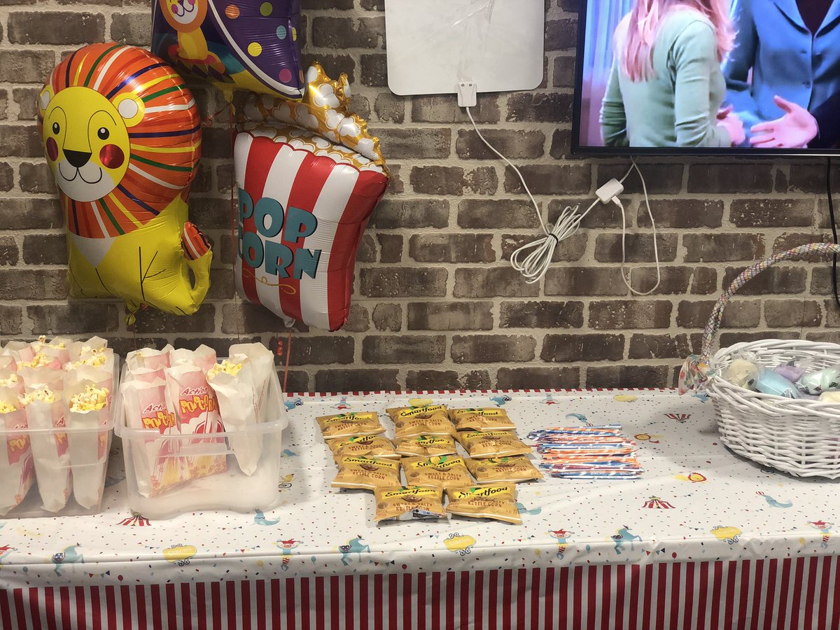 2665Asds's tweet photo. Wrapping up Success Sharing weekend with some yummy carnival snacks! @BrendaKearney4  @ChrisYoungHD https://t.co/bA5t11moUo