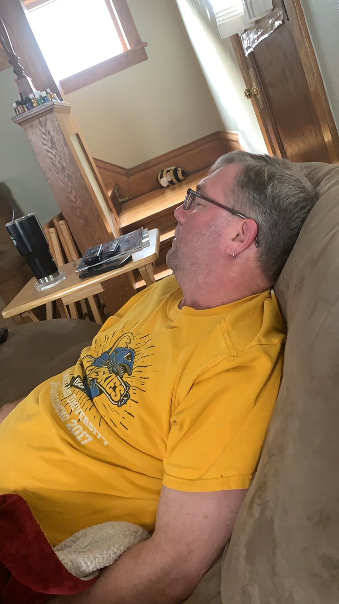 wuzatripp11's tweet photo. This mf, sleeping on a division win 🙄 totally gonna suck when I’m hooting &amp; hollaring and scare the shit out of him
💙⚾️💛 guess he’s resting for a GB win tonight 🤣 https://t.co/Txv9jLnteB