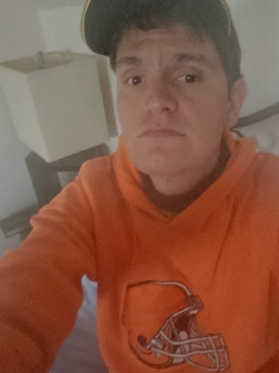 JakeKasper13's tweet photo. @marvelousmeshel This is my browns hoodie tomorrow is victory Monday https://t.co/eWLecDuuFm