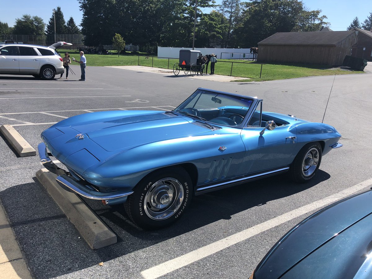 ClarenceOberIII's tweet photo. Stopped in at work yesterday for something and when I came out saw this beauty sitting in the parking lot. #Corvette #66corvette #1966corvette #corvetteconvertable #1966corvetteconvertable https://t.co/O5gcYaSmAO