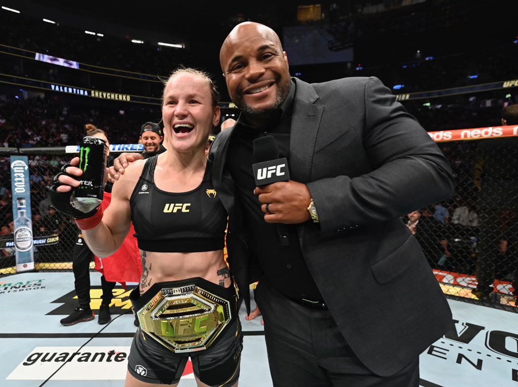 dc_mma's tweet photo. Got my photo thanks champ! @BulletValentina #ufc266 https://t.co/EMtPDZ5bpr