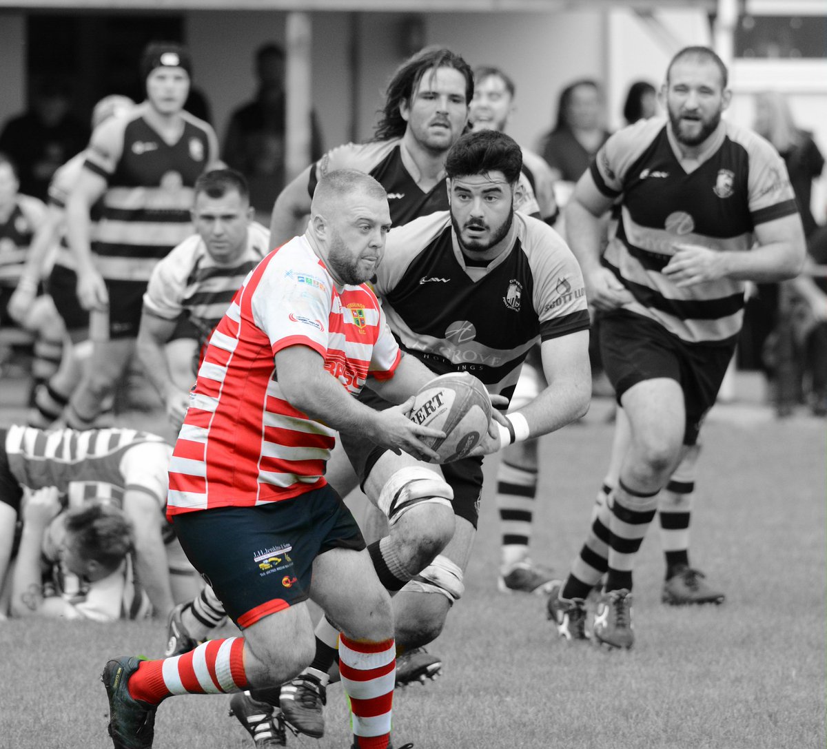 TheSnappyChapp1's tweet photo. #gorseinonrfc #editing #coloursplash #redandwhite #playingabout #photos #sport #Rugby #localteam https://t.co/pAUyPSsznq