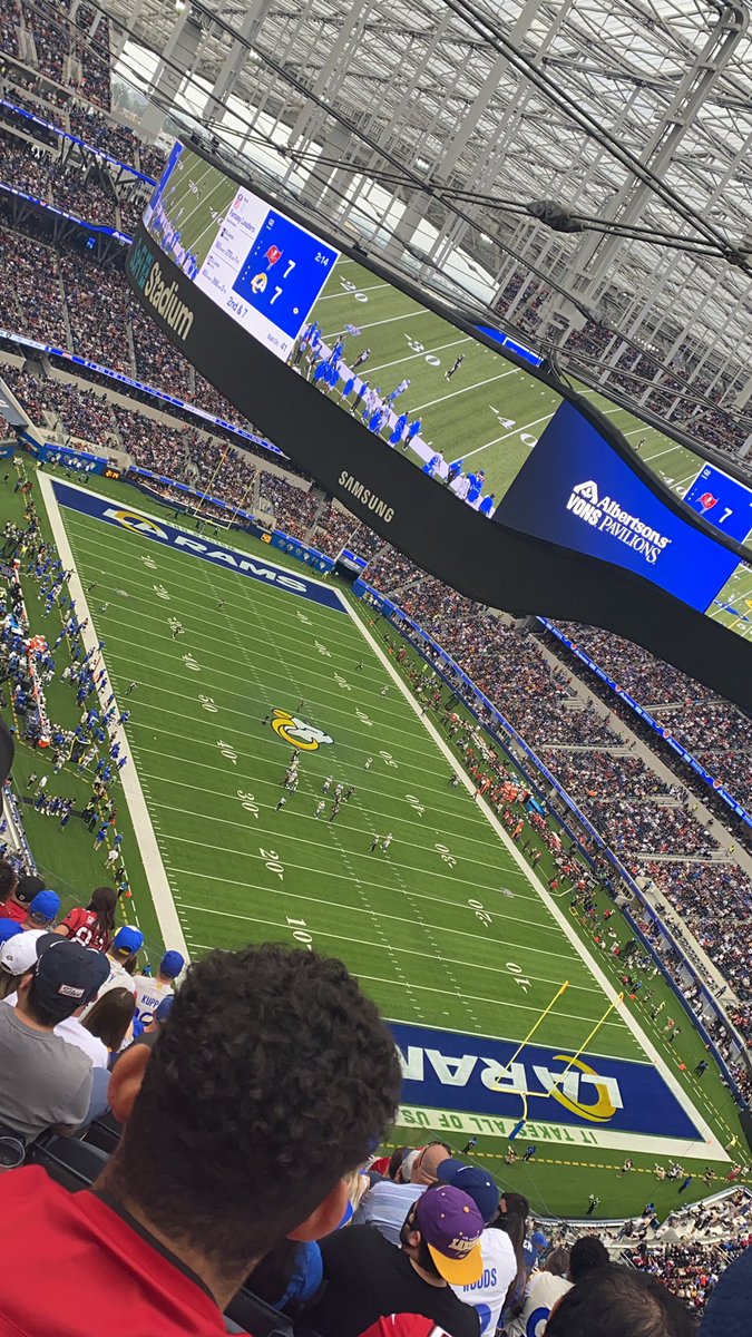 Livin’ the life!!! Watchin’ my men on the opposite side of the states!! 
#12 #87 #iamafan