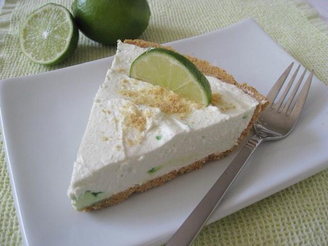 DepartmentStore's tweet photo. Mixing it up on #nationalkeylimepieday 

#theresidentchef #keylimepie https://t.co/PZ7RbhoNRD