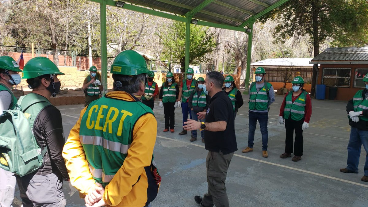 Senapred's tweet image. #CursosONEMI Durante esta jornada #ONEMIRM finalizó el Curso Equipos Comunitarios de Respuesta ante Emergencias –CERT dirigido a la comunidad de San Alfonso, fortaleciendo así sus capacidades de preparación y respuesta frente a emergencias.