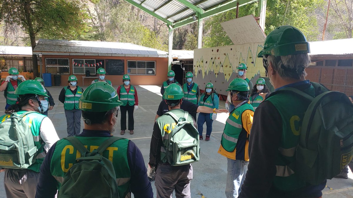 Senapred's tweet image. #CursosONEMI Durante esta jornada #ONEMIRM finalizó el Curso Equipos Comunitarios de Respuesta ante Emergencias –CERT dirigido a la comunidad de San Alfonso, fortaleciendo así sus capacidades de preparación y respuesta frente a emergencias.