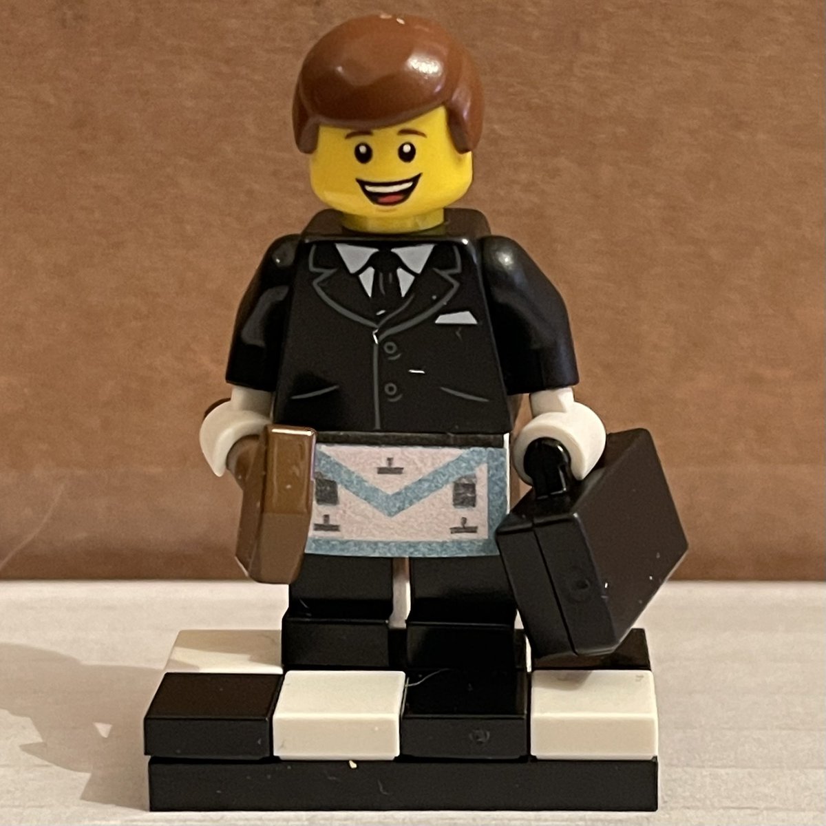 MyLilBlueBook's tweet photo. Pictures of the gifts I gave to those present at my Installation meeting. Each one personally and painstakingly put together by me! @LEGO_Group @BoswellsLodge @EssexFreemasons @UGLE_GrandLodge #Freemasons #Freemasonry #Funmasonry #Masonic https://t.co/rAgcymATca