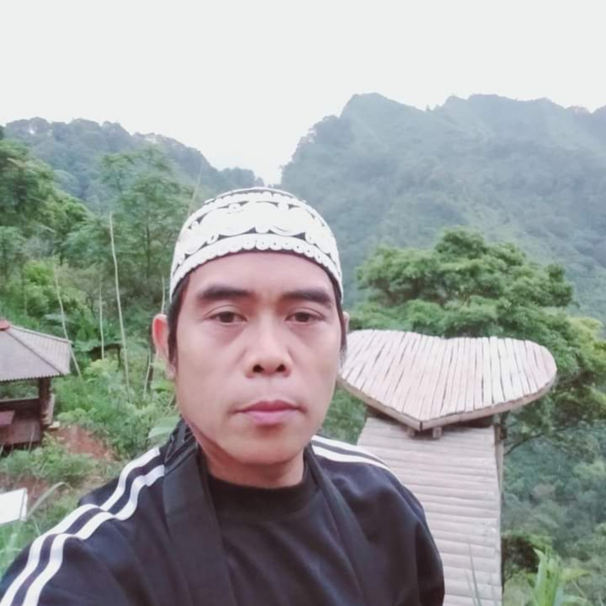 DarmanJamari's tweet photo. Yang merasa dirinya berondong. 
Nih ku kasih tau.  Namanya Rudi. Wa. 082314857202 suka berteman sama berondong https://t.co/911IC8Y0Fy