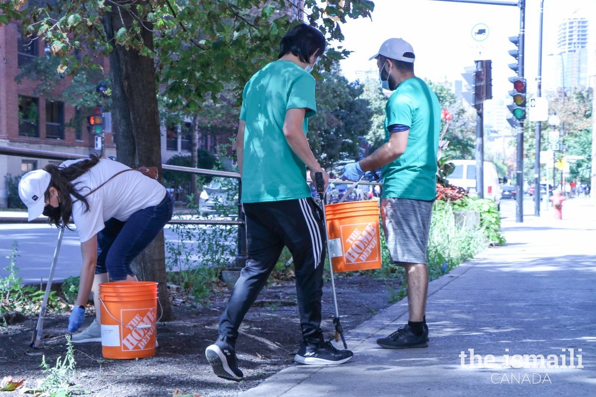 ismailicivic's tweet photo. Team Quebec is coming in strong with the park cleanup at @LachineCanal! 44 pounds of garbage and 12 pounds of recycling were collected on Saturday. Amazing job Quebec!

#GlobalIsmailiCivicDay #GICD #OneJamat https://t.co/BLlFVo8wlB