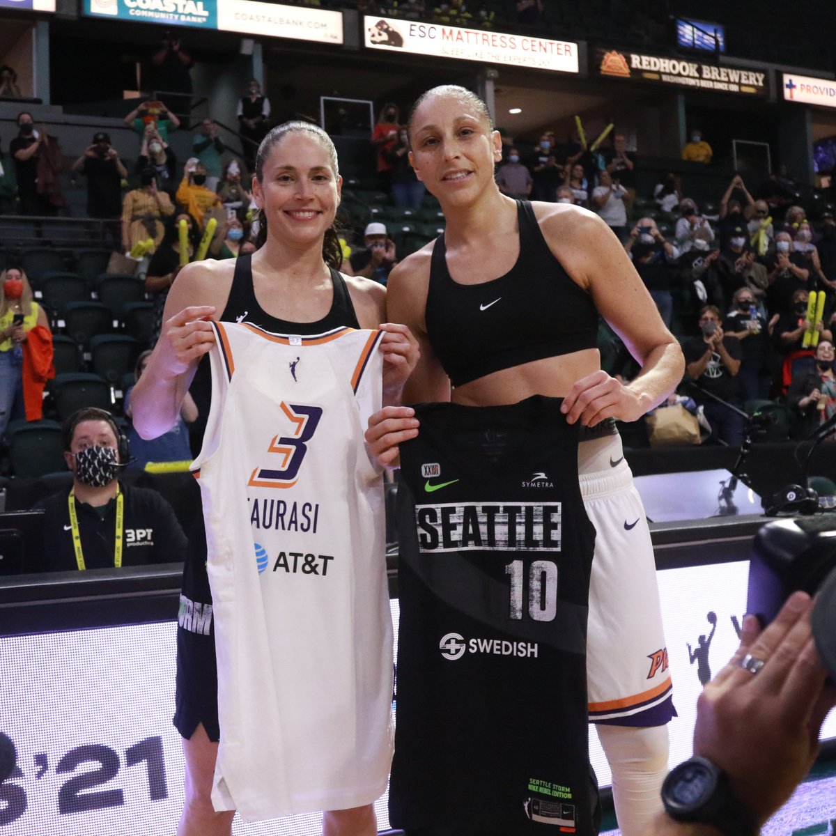 NBA's tweet photo. 22 All-Star appearances.
7 @WNBA titles.

College teammates.
Lifelong friends.
Two basketball legends.

@S10Bird 🤝 @DianaTaurasi https://t.co/qA7xrkqnLG