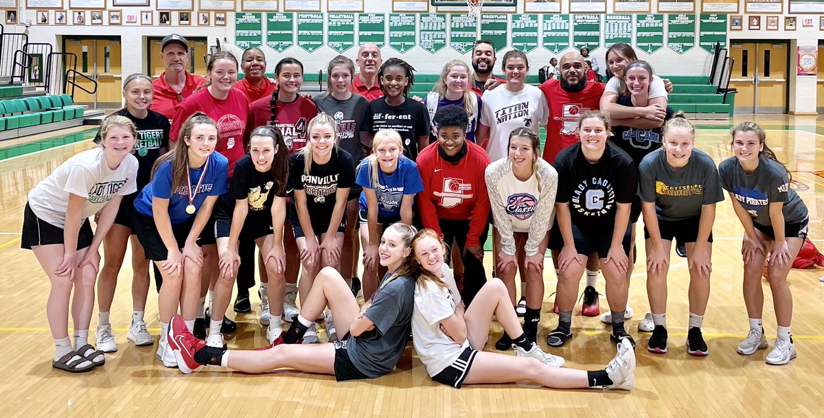 coachbgorman's tweet photo. #ShowcaseBasketball #Family

Was well represented today at the
#IGBRR High School Preview 👀 

I love how we all support each other and bring the energy, enthusiasm and effort every time we step into a gym.

#teamworkmakesthedreamwork 👊🏼
@IGBRRMedia @coachbeckett https://t.co/PeMfGFbYZk
