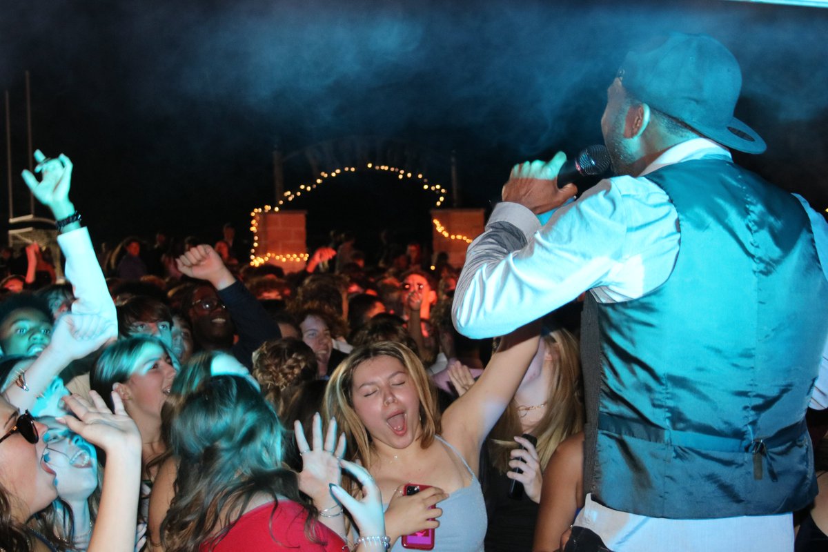 FHSYearbookMI's tweet photo. We want your pics from the HOCO dance! Link in bio. 🕺💃 https://t.co/trCHkATEZb