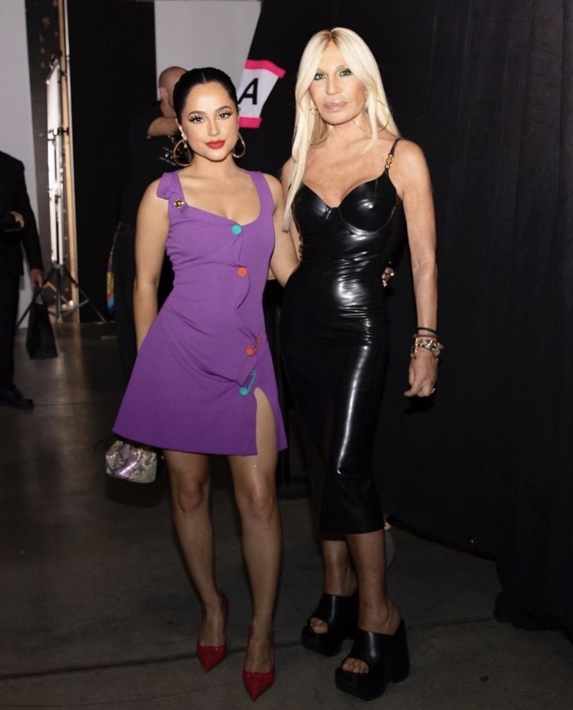 PopCrave's tweet photo. .@IAmBeckyG shares stunning photos from the #VersaceSS22 show for Milan Fashion Week. 💜 https://t.co/I0TvSeKDpK