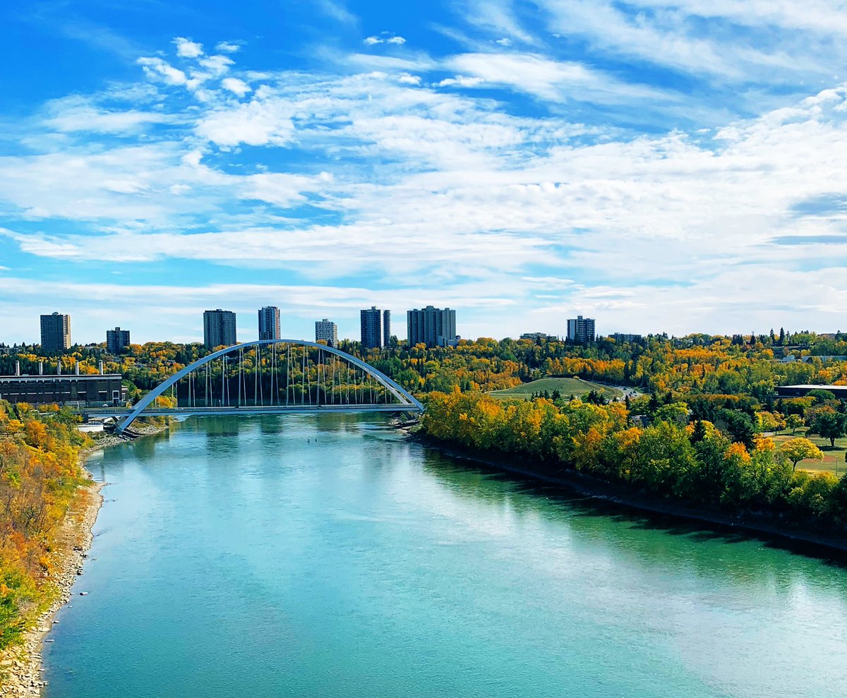 888She's tweet photo. Beautiful view #edmonton #fall #cycling https://t.co/IlYFSAws7q