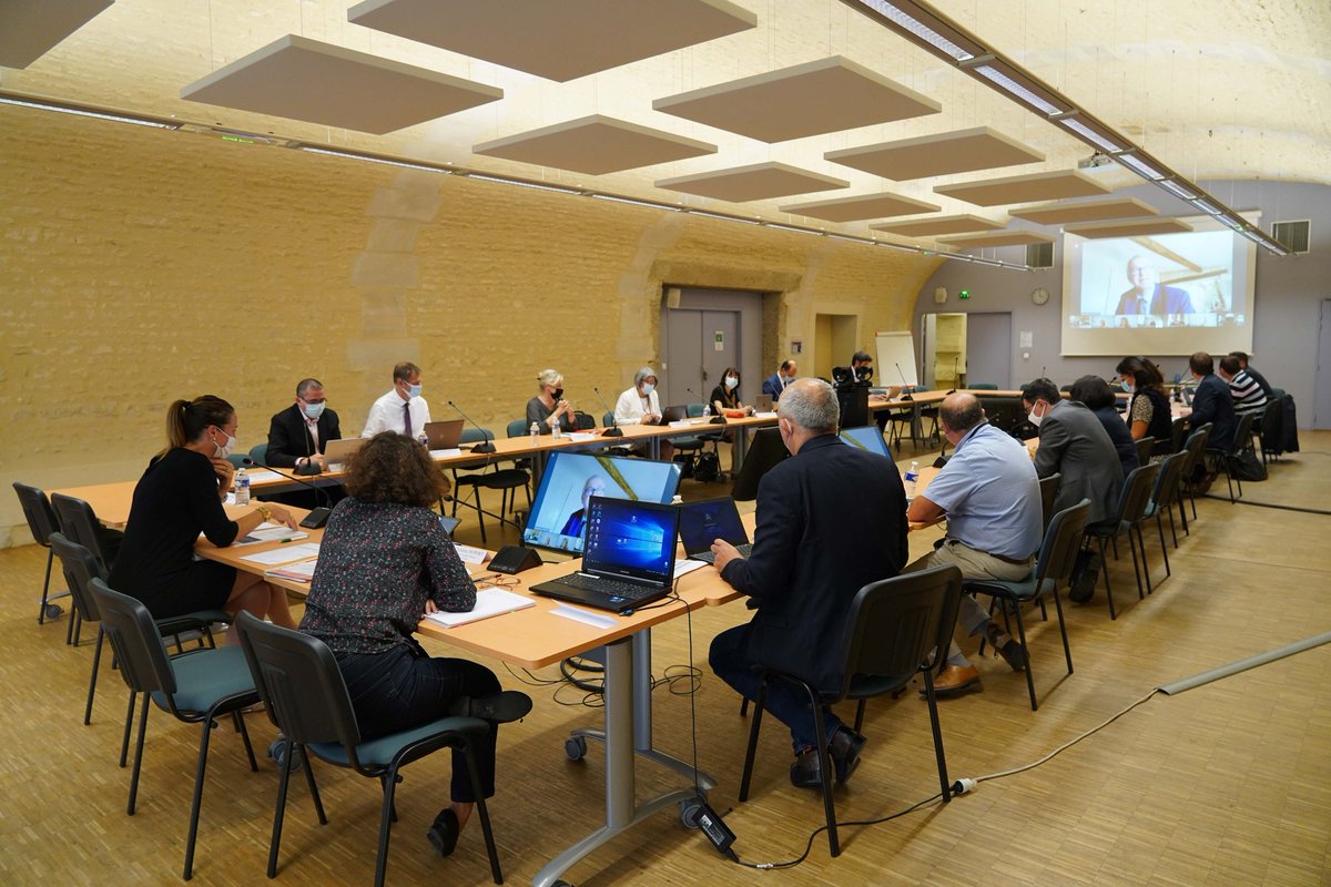 BndicteRobert's tweet photo. Première réunion de l'année du copil Réforme du lycée:
✅ Une session 2021 avec d'excellents résultats 
✅ 98% des professeurs mobilisés formés au #GrandOral
✅ Une méthodologie académique pour accompagner les lycées dans leur plan local d'évaluation #ControleContinu
#NouveauBac https://t.co/zFlkC2aSZP