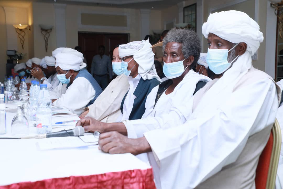 عادت لجنة الشرق الممثلة للمجلس الأعلى للسلام  لحل أزمة الشرق  من مدينة بورتسودان بعد زيارة امتدت ليوم. وقد توصلت لإتفاق يضمن السماح بمرور صادر بترول دولة جنوب السودان عبر ميناء بشائر.
facebook.com/12018839322317…