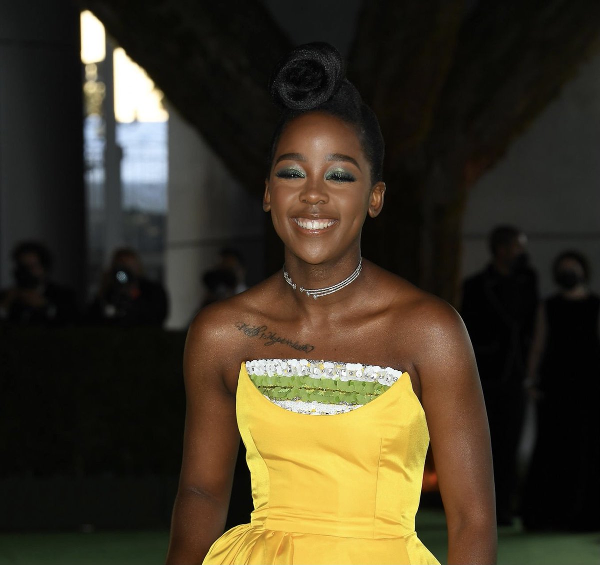 Dear Southy, 

I'm finding some of the pots here in the Merikas. I hope your mission to find the pots that made the things to be done is also yielding some fruit. 

Sincerely, 
Me, clad in this divine #Prada gown