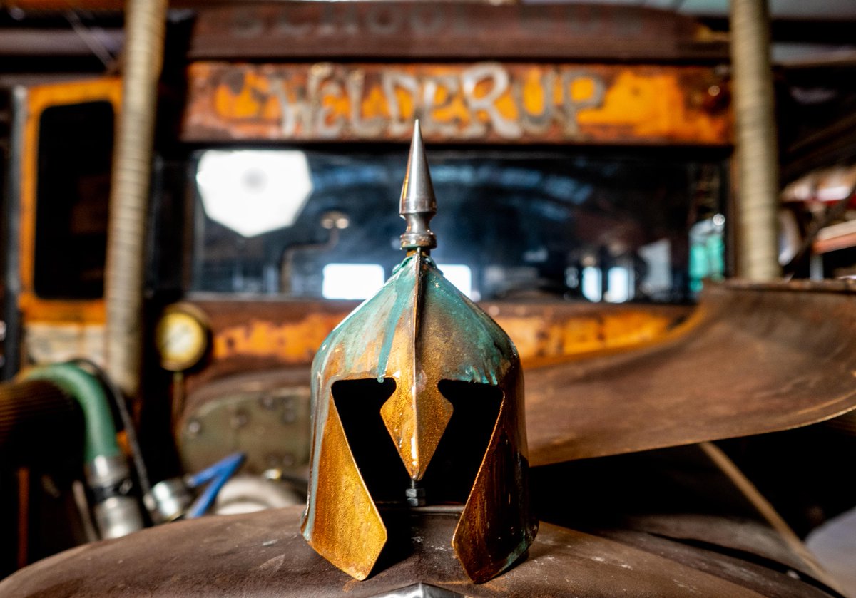 WelderUpVegas's tweet photo. In honor of The Vegas Golden Knights preseason opener 🏆🏒 #vegasgoldenknights #monsterbus #industrialinjection #welderup https://t.co/NjjjsvVRiF