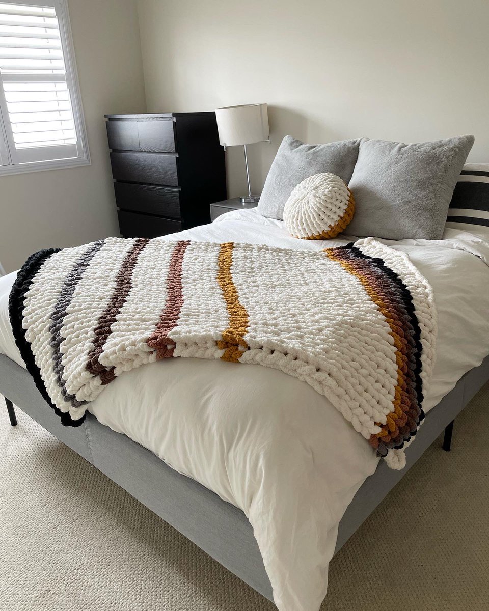 offbyheart43's tweet photo. Gorgeous new handmade autumn colour blanket #chunkyknit #chunkyblanket #softblanket https://t.co/9rSqDz6eGr