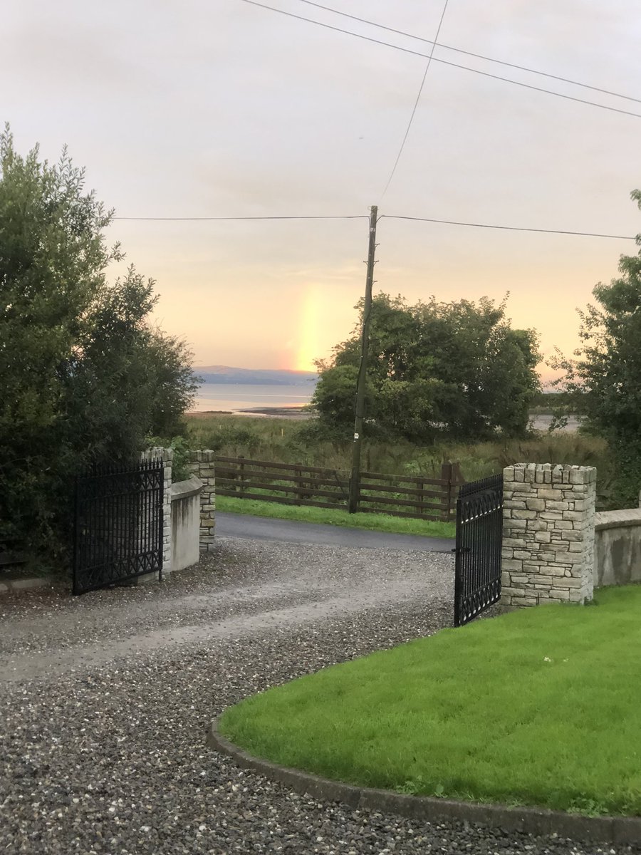 BMWmsport75's tweet photo. So this happened tonight over the lovely Foyle as I sat pondering the week ahead - I had to share! Photo does not do this justice ๐#roomwithaview #verticalrainbow https://t.co/2oq95cmzLq