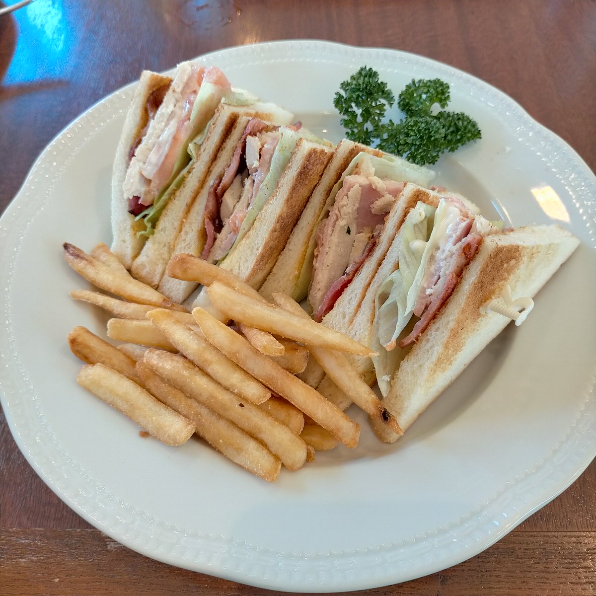WorldNijiiro's tweet photo. Royal Host is the famous casual dining restaurant in #japan. Its special is #clubhousesandwich. Many kind of ingredients is contained ,such as beef, vegetable.
Moreover shrimp tasted soup, which sets with main dish, tastes really nice. #Japaneseculture https://t.co/1Cv3ZERhz6