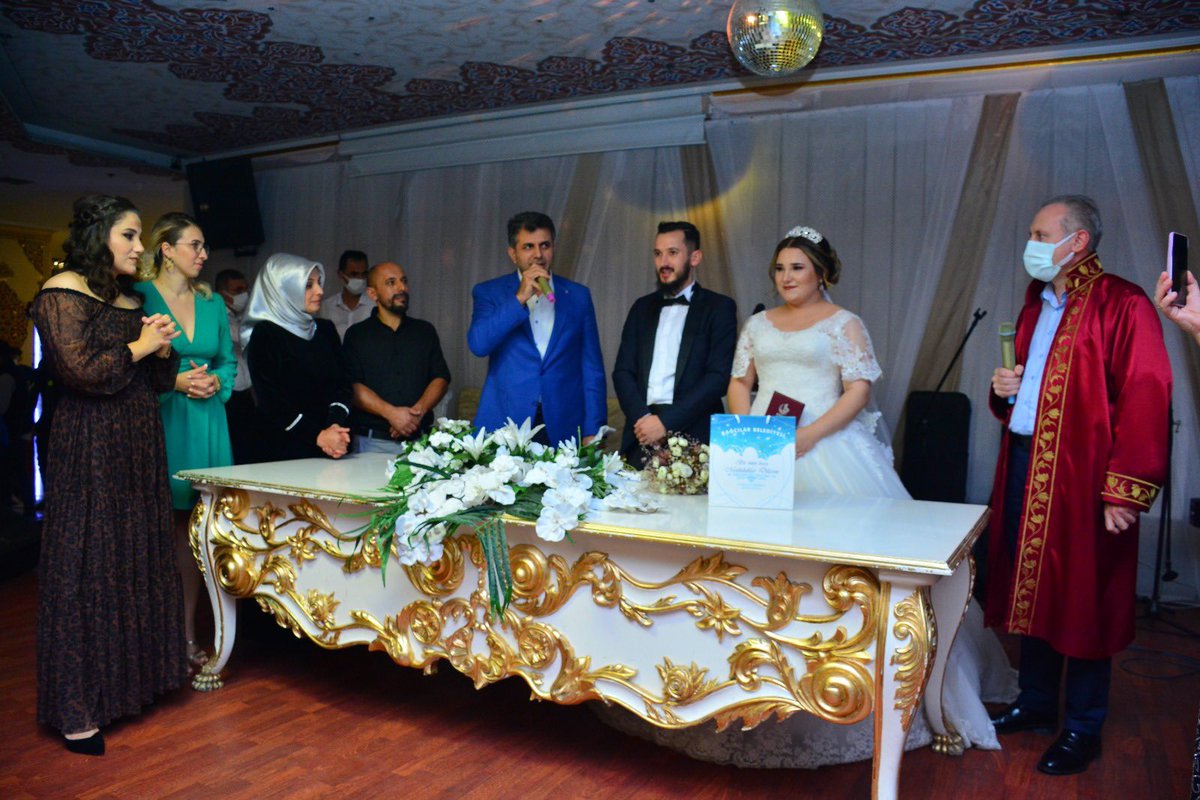 rustemtuysuz's tweet photo. Teşkilatımızın emektarlarından Saliha Çiçek Hanımın Kıymetli  Evlatları; Erdal Alper Çiçek ve Fatma Seyhan’ın düğününe iştirak ettik. 

Mutluluklarına şahitlik Ettiğimiz çiftlerimize iki cihan saadeti dileriz. 

@osmannnurika @ismet_ozturk @LokmanCagirici https://t.co/C0u1hP2eik