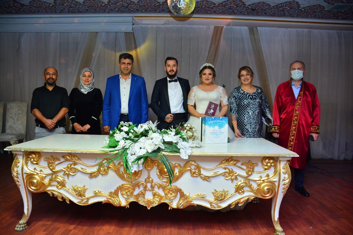 rustemtuysuz's tweet photo. Teşkilatımızın emektarlarından Saliha Çiçek Hanımın Kıymetli  Evlatları; Erdal Alper Çiçek ve Fatma Seyhan’ın düğününe iştirak ettik. 

Mutluluklarına şahitlik Ettiğimiz çiftlerimize iki cihan saadeti dileriz. 

@osmannnurika @ismet_ozturk @LokmanCagirici https://t.co/C0u1hP2eik