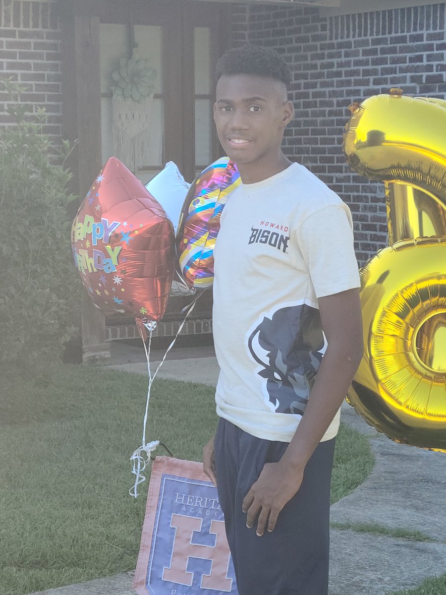 LathanDunbar's tweet photo. Grateful to have received my @ShopLHP's NEW Howard University Bison Mascot Tee for my 16th BDay! One of my favorite gifts this year! #BleedBlue #FutureHBCU #LIT16 https://t.co/3qmtaO08Ci