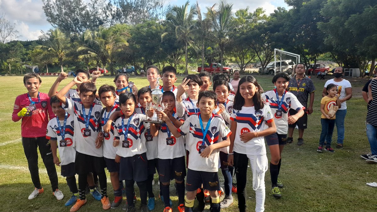 TlacuachesVer's tweet photo. Campeones en la Cancha del Centenario https://t.co/UxIApW2ErO