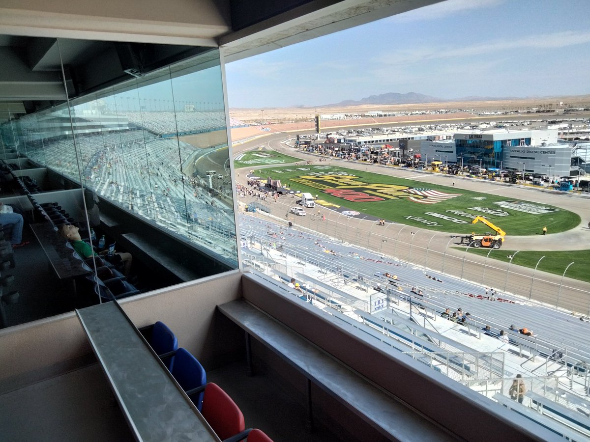 stewiefan14's tweet photo. It's the #suitelife for @NASCAR racing at @LVMotorSpeedway thanks @BuschBeer and @Brendan62 @southpointlv and the Gaughan family for this incredible experience. #blessed https://t.co/3QdfXkzx3A